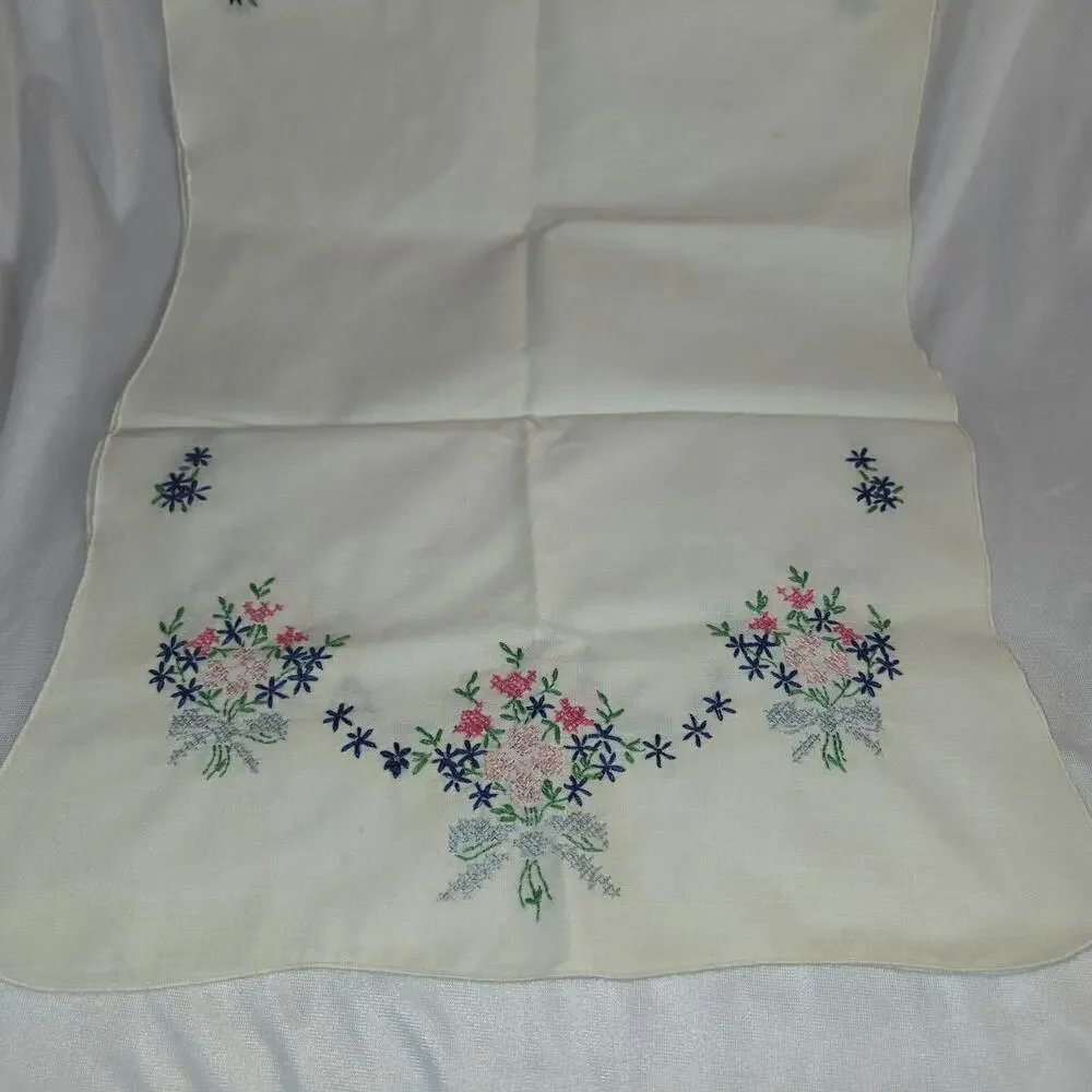 Vintage Embroidered Floral Design Table Runner 40